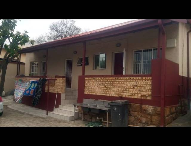 10 BEDROOM HOUSE FOR SALE IN BELLEVUE